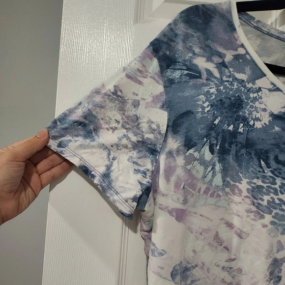 Weekend By Chico's Blue and Purple Abstract Design Short Sleeve Shirt in Size 3 - Picture 4 of 9
